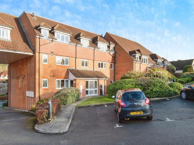 2 bedroom ground flat for sale