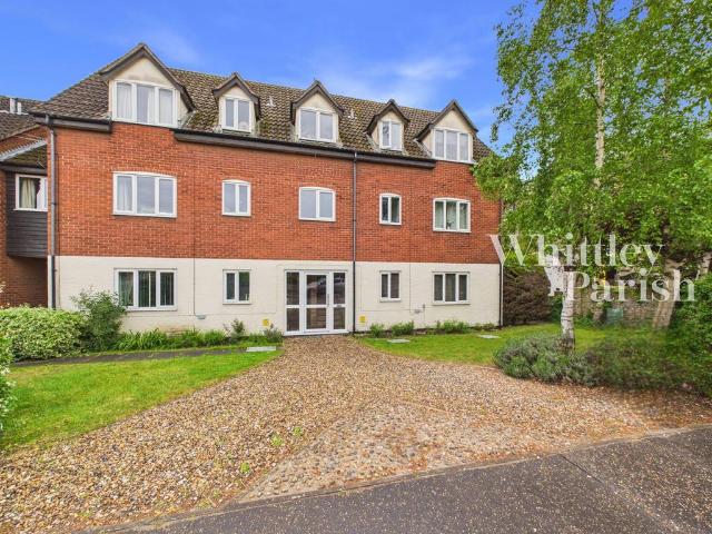 2 bedroom ground flat for sale