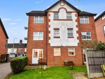 2 bedroom ground flat for sale