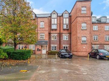 2 bedroom ground flat for sale