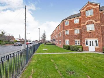 2 bedroom ground flat for sale