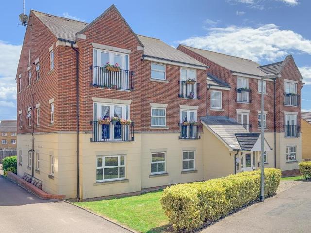 2 bedroom ground flat for sale