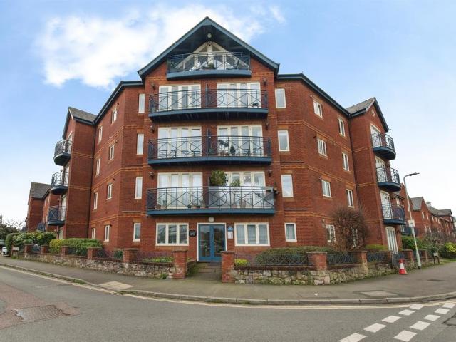 2 bedroom ground flat for sale