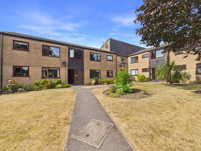 2 bedroom ground flat for sale