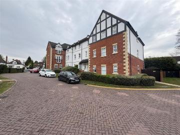 2 bedroom ground flat for sale