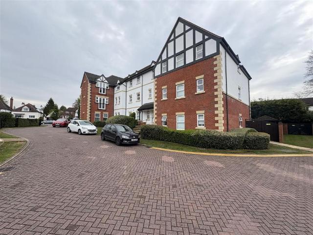 2 bedroom ground flat for sale
