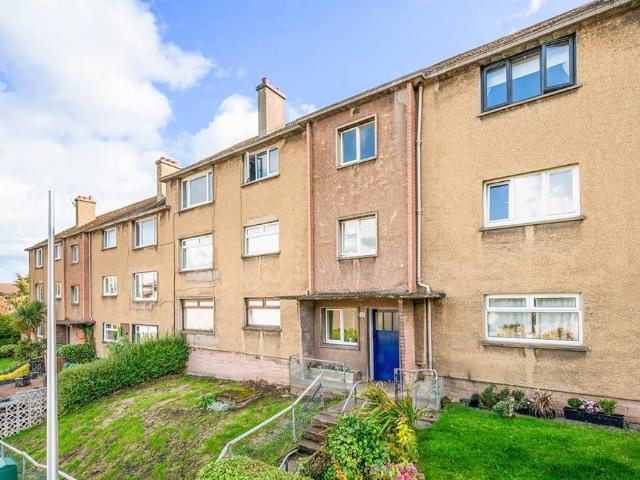 2 bedroom ground flat for sale