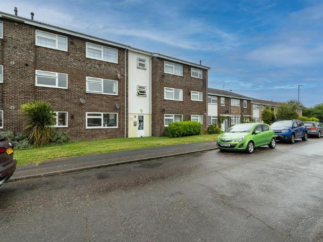 2 bedroom ground flat for sale