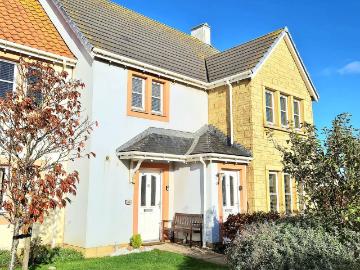 2 bedroom ground flat for sale