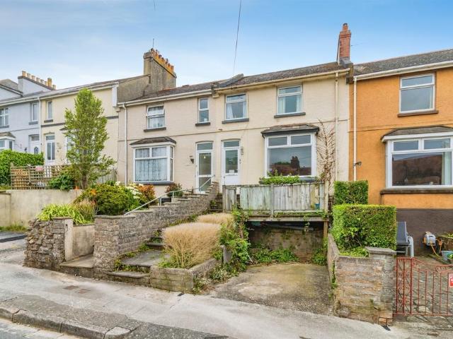 2 bedroom ground flat for sale