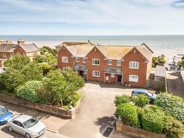 2 bedroom ground flat for sale