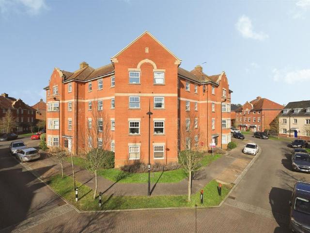 2 bedroom ground flat for sale