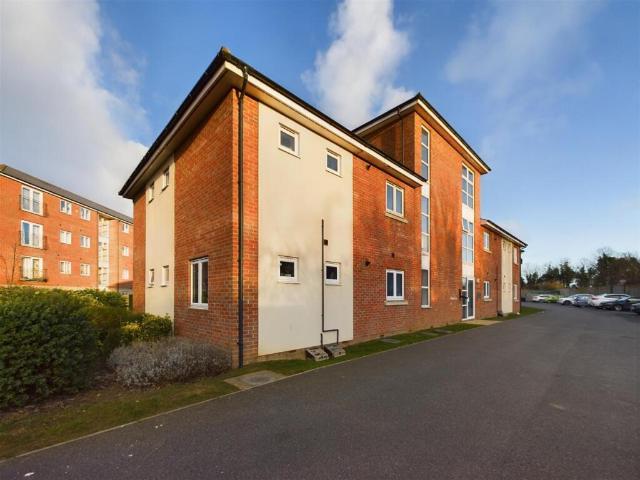 2 bedroom ground flat for sale