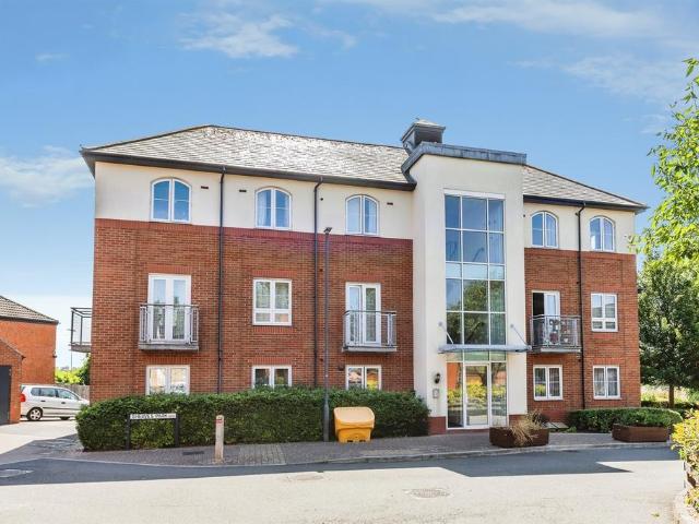2 bedroom ground flat for sale