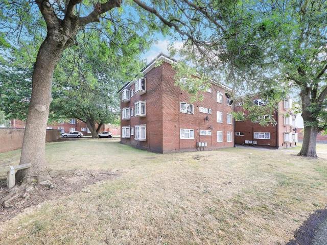 2 bedroom ground flat for sale
