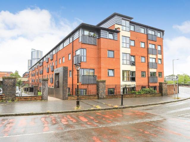 2 bedroom ground flat for sale