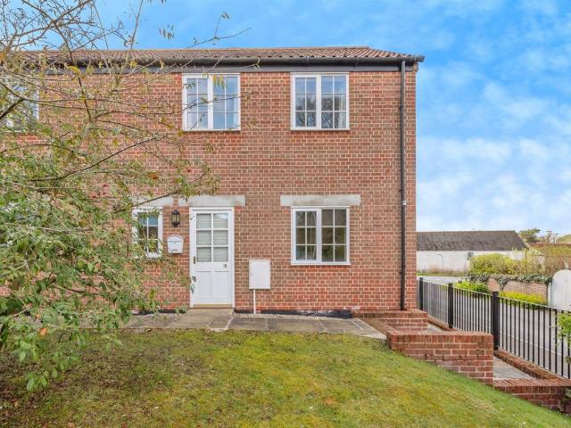 2 bedroom ground flat for sale