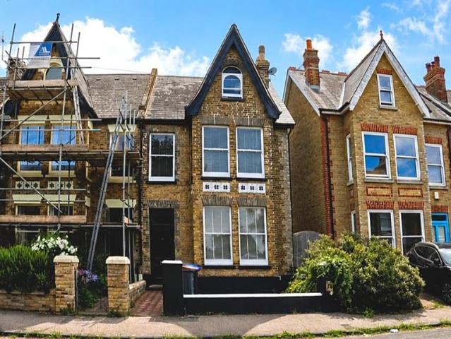 2 bedroom ground flat for sale