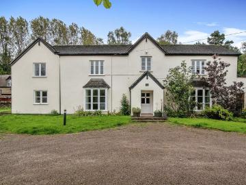 2 bedroom ground flat for sale