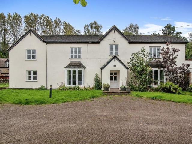 2 bedroom ground flat for sale