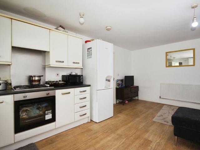2 bedroom ground flat for sale