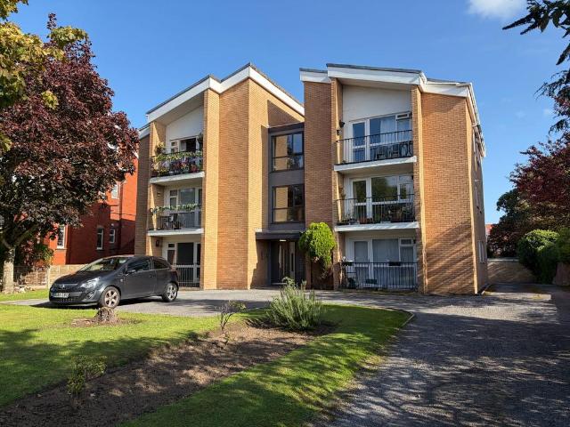 2 bedroom ground flat for sale