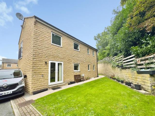 2 bedroom ground flat for sale