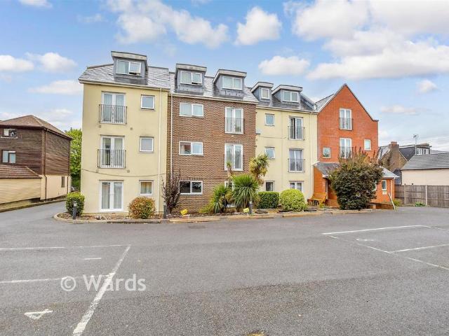 2 bedroom ground flat for sale