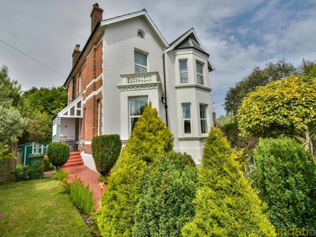 2 bedroom ground flat for sale