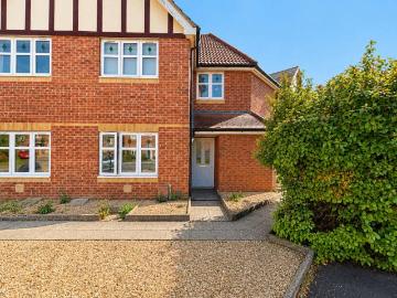 2 bedroom ground flat for sale