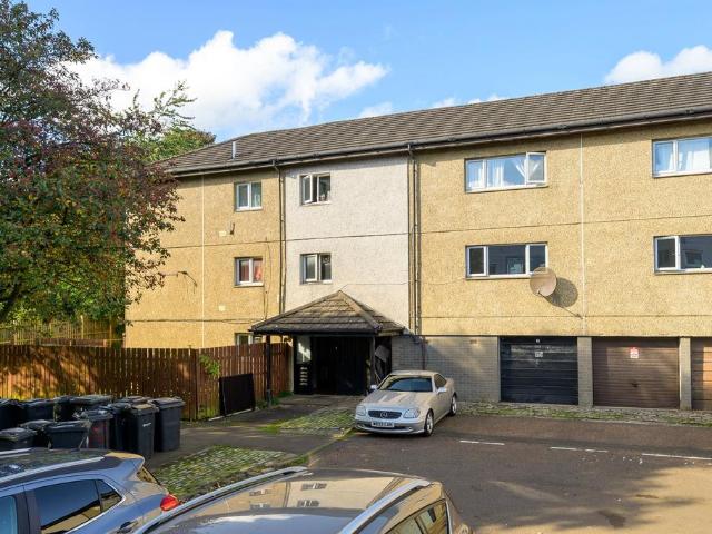 2 bedroom ground flat for sale
