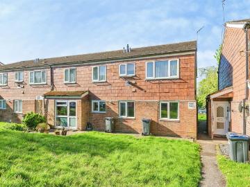 2 bedroom ground flat for sale