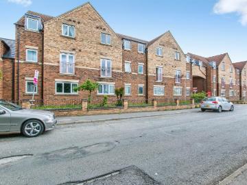 2 bedroom ground flat for sale