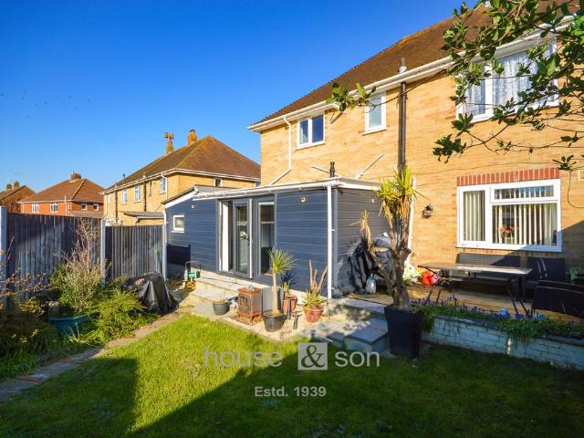 2 bedroom ground flat for sale