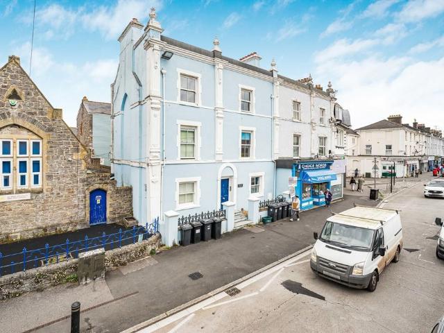 2 bedroom ground flat for sale
