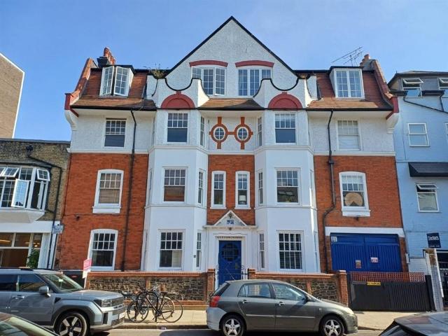 2 bedroom ground flat for sale