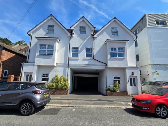 2 bedroom ground flat for sale