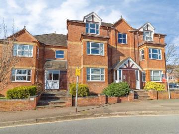 2 bedroom ground flat for sale