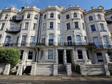 2 bedroom ground flat for sale