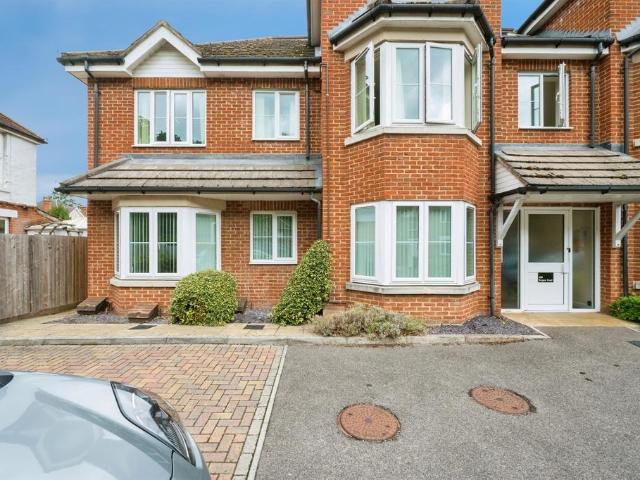 2 bedroom ground flat for sale