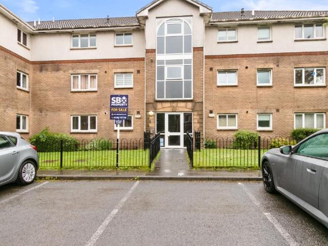 2 bedroom ground flat for sale