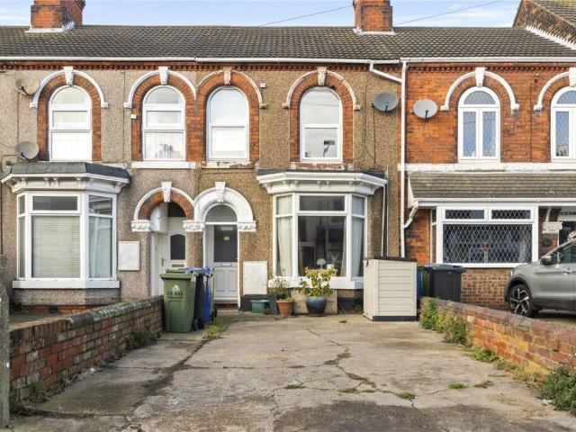 2 bedroom ground flat for sale