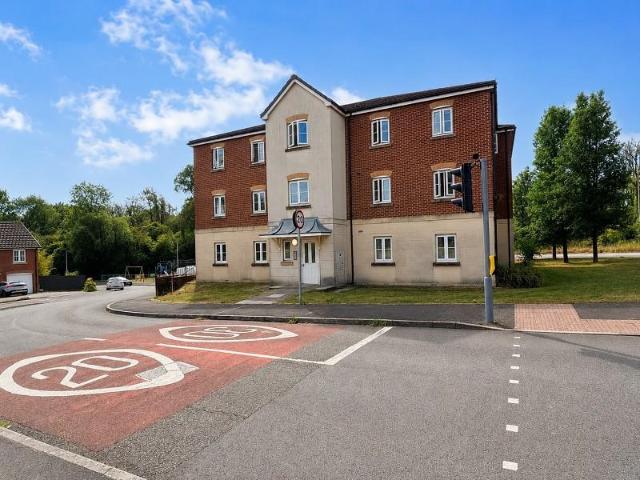 2 bedroom ground flat for sale