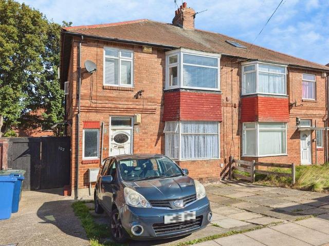 2 bedroom ground flat for sale