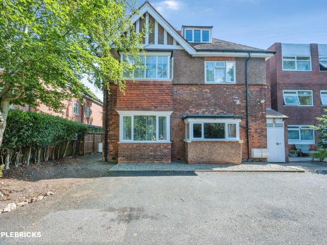 2 bedroom ground flat for sale