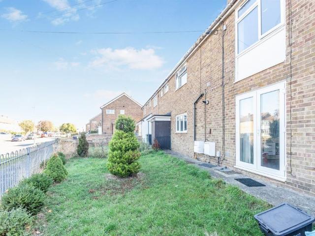 2 bedroom ground flat for sale