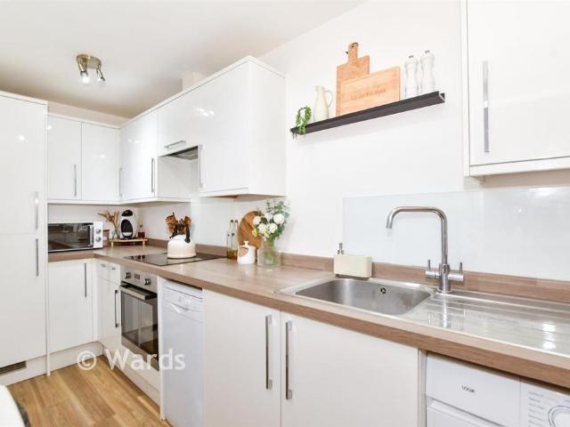 2 bedroom ground flat for sale