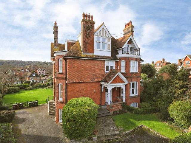 2 bedroom ground flat for sale