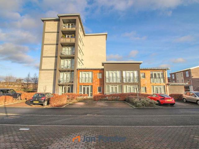 2 bedroom ground flat for sale