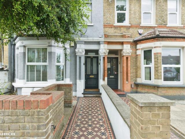2 bedroom ground flat for sale